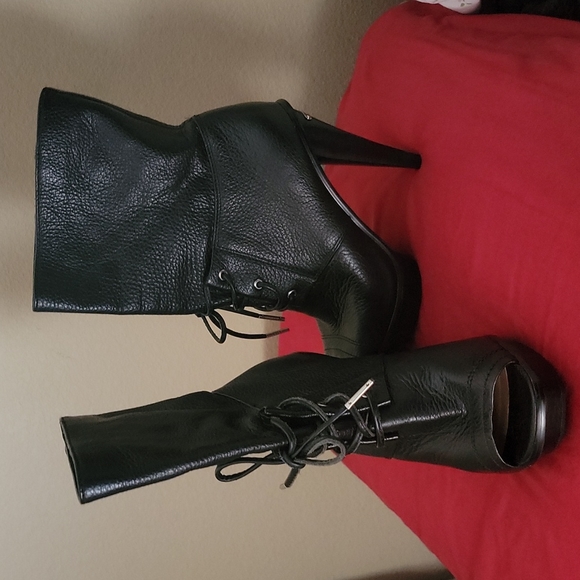 Michael kors Booties. FIRM PRICE - Picture 2 of 9